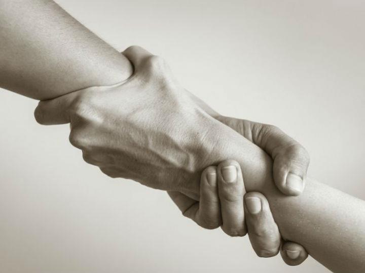 «Ενώ δίνουμε φορολογικά κίνητρα σε ξένους για να επενδύσουν στη χώρα μας, έχουμε θεσπίσει αντικίνητρα στη διάθεση δωρεών για φιλανθρωπικούς σκοπούς, είτε αυτές προέρχονται από Έλληνες είτε από το εξωτερικό.»