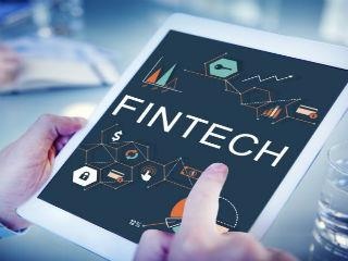 Το σχέδιο δράσης εντάσσεται στις προσπάθειες της Επιτροπής να οικοδομήσει μια Ένωση Κεφαλαιαγορών και μια πραγματική ενιαία αγορά χρηματοοικονομικών υπηρεσιών για τους καταναλωτές. Αποτελεί επίσης μέρος της προσπάθειας για τη δημιουργία μιας Ψηφιακής Ενιαίας Αγοράς. Στόχος της Επιτροπής είναι να αποκτήσουν οι κανόνες της ΕΕ πιο μακρόπνοο προσανατολισμό και να προσαρμοστούν στις τεχνολογικές εξελίξεις.