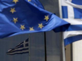 Πρέπει να παραδεχτούμε ότι τα μέτρα δημοσιονομικής προσαρμογής, με τις σχετικές περικοπές που εμπεριέχουν, ενέχουν μία πλευρά οικονομικής συρρίκνωσης –και η Ευρωπαϊκή Επιτροπή το αναγνωρίζει αυτό. Γι αυτόν τον λόγο, όμως, και θέτει στην διάθεση της Ελλάδας μία σειρά αναπτυξιακών εργαλείων, με την καλή χρήση των οποίων και σε συνδυασμό με τις διαρθρωτικές μεταρρυθμίσεις, η όποια συρρίκνωση μπορεί όχι μόνον να ισοφαριστεί αλλά και να υπερκεραστεί.