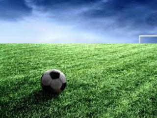 Πράγματι, ο Πασκάλ Μπονιφάς δεν έχει άδικο. Κρίνει το ποδόσφαιρο με τα μάτια του ειδικού των διεθνών σχέσεων και κάνει συγκρίσεις που μιλάνε από μόνες τους. Μπορεί ο πρόεδρος Μπαράκ Ομπάμα, ο Πάπας, ο Δαλάϊ Λάμα και ο Τσάβες να είναι παγκοσμίως γνωστοί –ανεξαρτήτως της εκτίμησης που τρέφει κανείς γι αυτούς – όμως ο Ζ. Ζιντάν, ο Ντ. Μπέκαμ, ο Μέσι, ο Ρονάλντο, ο Κασίγιας είναι πολύ πιο διάσημοι και, τελικά, περισσότερο δημοφιλείς. 