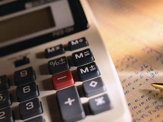 Ο Πιερ Μοσκοβισί, επίτροπος Οικονομικών και Δημοσιονομικών Υποθέσεων, Φορολογίας και Τελωνείων, δήλωσε τα εξής: «Οι προτάσεις που υποβάλλουμε σήμερα αποτελούν τα τελικά δομικά στοιχεία για την αναμόρφωση του συστήματος ΦΠΑ της ΕΕ. Θα ανοίξουν τον δρόμο για απλούστερους κανόνες, λιγότερη γραφειοκρατία και φιλικότερο προς το χρήστη σύστημα, χάρη στη διαδικτυακή μονοαπευθυντική θυρίδα για τους συναλλασσομένους. 