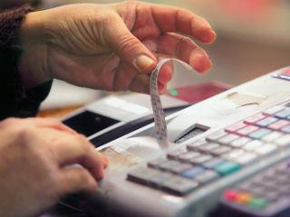 Οι σημερινές προτάσεις αποτελούν τα τελικά στάδια της αναμόρφωσης των κανόνων ΦΠΑ από την Επιτροπή, με τη δημιουργία ενός ενιαίου χώρου ΦΠΑ στην ΕΕ για τη δραστική μείωση της απάτης ύψους 50 δισ. EUR στον τομέα του ΦΠΑ στην ΕΕ, με παράλληλη στήριξη των επιχειρήσεων και διασφάλιση των δημόσιων εσόδων.