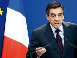 Τα προβλήματα αυτά, πιστεύει ο Φρ. Φιγιόν, δεν αντιμετωπίζονται με αγκυλωτικά κριτήρια, αλλά με ελεύθερες επιλογές στις οποίες μπορούν να συμμετέχουν και τα περισσότερα μέλη της κοινωνίας των πολιτών. Αν αυτή η διάσταση θυμίζει σε κάποιους τον θατσερισμό, αυτό είναι μία άλλη ιστορία. Μία ιστορία που τροφοδοτεί με πρώτη ύλη προπαγάνδας τις ορδές των λαϊκιστών και των πολιτικών απατεώνων, οι οποίοι, μέσω του Διαδικτύου και διεφθαρμένων Μέσων μαζικής επικοινωνίας, μπορούν να λένε όσα ψεύδη θέλουν. Απευθυνόμενοι, βέβαια, και σε ανθρώπους που ελάχιστα ενδιαφέρονται για την αλήθεια και την πραγματικότητα που κρύβει.