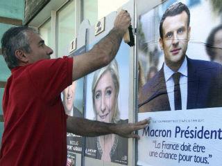 Η ενδεχόμενη πόλωση της γαλλικής κοινωνίας γύρω από την αντίφαση άνοιγμα/κλείσιμο θα επαναφέρει τις μεγάλες συγκρούσεις, χαρακτηριστικές της εποχής κατά την οποία η διάκριση Αριστερά/Δεξιά ανταποκρινόταν στα οικονομικά και τεχνολογικά δεδομένα. Βέβαια, η ανάλυση αυτή παραμένει θεωρητική και σχηματική. Δεν είναι καθόλου βέβαιο ότι o Εμανουέλ Μακρόν θα θελήσει ή θα επιτύχει να εκφράσει επαρκώς ριζοσπαστικά την επαναστατική τομή. Η γαλλική κοινωνία διαθέτει ισχυρά συντηρητικά ανακλαστικά. Οι απειλές από την τρομοκρατία, ο φόβος από τις πολιτισμικές αντιπαραθέσεις ενδέχεται να οδηγήσουν τις γαλλικές ελίτ σε παλινδρομήσεις και δισταγμούς να ανοίξει νέα μέτωπα.