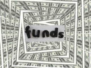 Εκατοντάδες Έλληνες, χωρίς ιδιαίτερη τεχνογνωσία, έχουν αποικήσει στον πλανήτη του internet ως υπερ-δικτυωμένοι (over-connected) dealers σε συγχωνεύσεις, εξαγορές, χρηματοδοτήσεις, αγοραπωλησίες επιχειρήσεων. Ελάχιστοι είναι αυτοί που τελικά συντονίζουν επιτυχώς προσφορά και ζήτηση χρήματος.