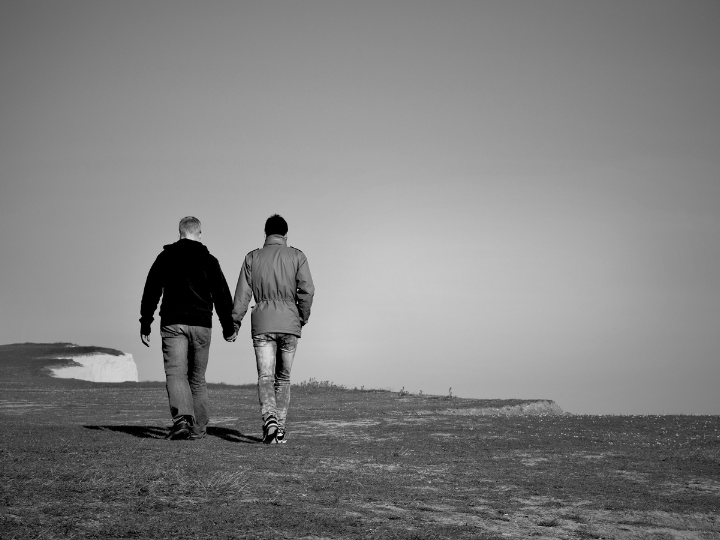 Στην Ελλάδα εδώ και αρκετές ημέρες σε μείζον θέμα στα ΜΜΕ έχει αναχθεί ο γάμος των ομόφυλων ζευγαριών.