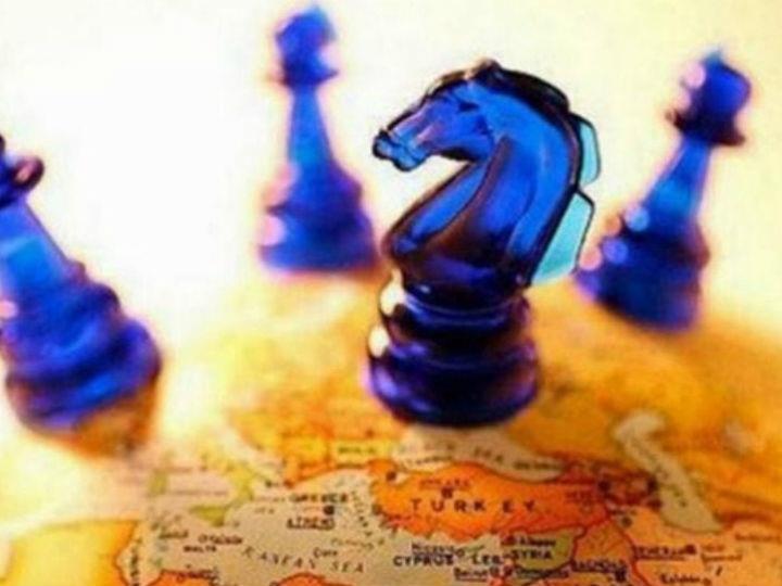 Η εθελοτύφλωση που κυριαρχεί ως πολιτική ορθότητα στη Δύση απέναντι στη δύναμη της θρησκευτικής πίστεως αποστερεί από τη σκέψη της κυριαρχούσας αθεΐας την ορθή ερμηνεία της πραγματικότητας με τραγικές συνέπειες για το μέλλον της Ευρώπης.