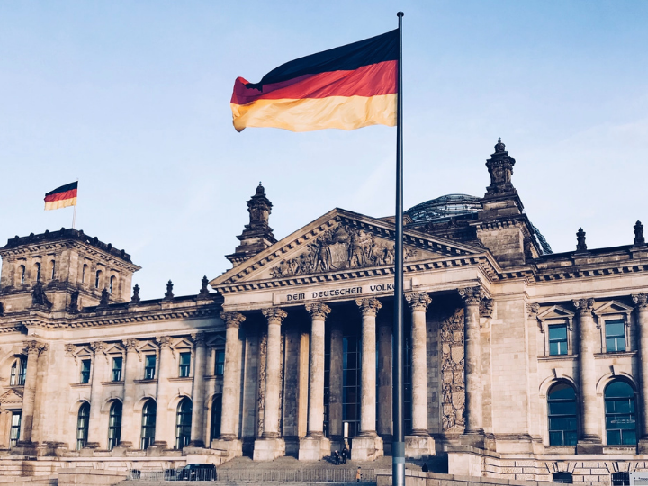 «Η Γερμανία πραγματοποιούσε μία μετάβαση σε αυτές τις εκλογές. Άρχιζε η μετα-Μέρκελ εποχή.»