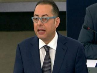 Ο επικεφαλής των ευρωσοσιαλιστών Τζιάνι Πιτέλα, χαιρέτησε επίσης τη συμφωνία για την ελληνική κρίση, λέγοντας ότι απαιτούνται σημαντικές προσπάθειες και δύσκολες επιλογές και από τις δύο πλευρές.