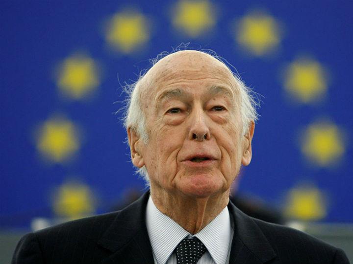 «Μια ισχυρή οικονομικά και νομισματικά Ευρώπη θα είναι παράγοντας σταθερότητας για το παγκόσμιο σύστημα, το οποίο η αμερικανική νομισματική κυριαρχία το αποσταθεροποιεί. Υπό αυτή την έννοια, η ΟΝΕ είναι ένα θετικό αλλά ατελές βήμα, που πρέπει να ολοκληρωθεί…».