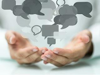 Όπως έχει εξηγήσει αναλυτικά ο Χάγιεκ, η «κοινωνική δικαιοσύνη» δεν αποτελεί μία αθώα έκφραση αγαθών διαθέσεων προς τα λιγότερο τυχερά μέλη της κοινωνίας (προς τα οποία ασφαλώς, όπως υποστηρίζει ο ίδιος, πρέπει να εκδηλώνεται έμπρακτη αλληλεγγύη με κατάλληλους τρόπους), αλλά συγκρούεται με τις αρχές οργάνωσης μίας ελεύθερης κοινωνίας, και είναι «όρος διανοητικά ανυπόληπτος, δείγμα δημαγωγίας ή φθηνής δημοσιογραφίας, τον οποίο οι υπεύθυνοι διανοητές θα έπρεπε να αποφεύγουν να χρησιμοποιούν».