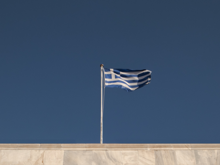 «Τι κάνει η αντιπολίτευση όταν η κυβέρνηση μιλάει για κατώτατο 700 ευρώ; Υπόσχεται 800. Και 1.000 ή 1.500 τα κόμματα που ξέρουν ότι δεν θα κυβερνήσουν.»