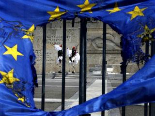 Μην ξεχνάμε ότι, ένα 45% του εκλογικού σώματος δεν έχει πάει να ψηφίσει στις εκλογές που έγιναν μετά το 2009 και εμφανίζεται πάντα «σιωπηλό» και απόκοσμο σε όλες τις μετρήσεις! Αλήθεια, έχει αναλογιστεί κανείς αν αυτό το 45% αποφασίσει να πάει στις κάλπες, ποια ανατροπή θα δώσει στο εκλογικό σκηνικό; Ποιοι είναι αυτοί οι άνθρωποι του «κανένα κόμμα» και «δεν απαντώ»; 