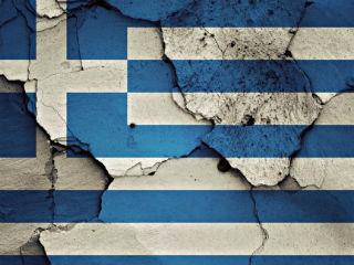 Όμως εν μέσω καλοκαιριού επέλεξε τον χρόνο η κυβέρνηση να προχωρήσει νομοσχέδια, για την παιδεία που στο προσφατο παρελθόν είχαν αποσυρθεί, λόγω των αντιδράσεων που είχαν προκαλέσει, ενώ παράλληλα με τελετές που θυμίζουν άλλα καθεστώτα, μας είπαν για την συνταγματική αναθεώρηση που θα αποφασίσει όχι το Κοινοβούλιο, όπως προβλέπεται από τον καταστατικό χάρτη της χώρας, αλλά ο λαός.