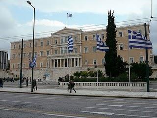 Μπορεί η προεδρική εκλογή να προμηνύει αστάθεια, όμως ας μην αγνοούμε την πιθανότητα να προκύψει τελικά η ομαλότητα και η νηφάλια σκέψη για συναίνεση και συνεννόηση. 