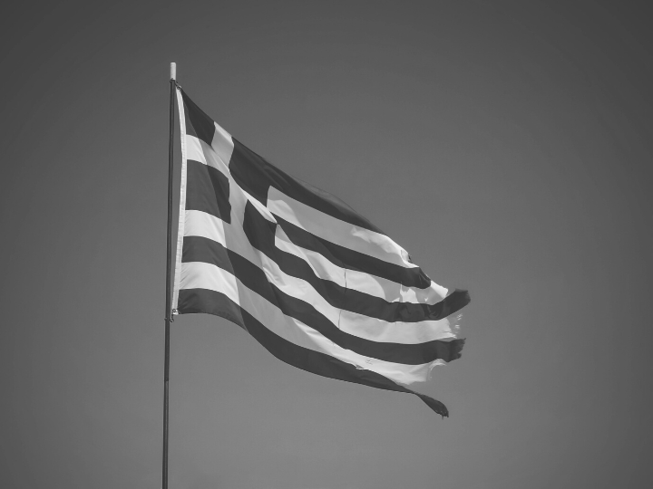 Να μάθουμε -πολιτικοί και ψηφοφόροι- ότι είμαστε περαστικοί από αυτά τα χώματα. Ό,τι κάνουμε, θα το βρουν οι επόμενοι, σε αυτούς φορτώνονται κάθε λογής «καταστροφές και θρίαμβοι» (χωρίς την όποια εξιδανίκευση τους).