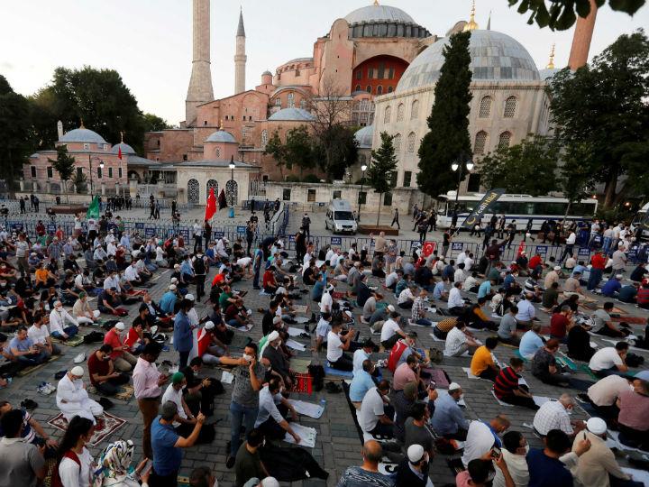 «Η Τουρκία είναι περιφερειακή δύναμη αλλά συμπεριφέρεται ως μεγάλη δύναμη. Απαλλαγμένη από τους περιορισμούς του διπολισμού του Ψυχρού Πολέμου αλλά και της μετέπειτα αμερικανικής κυριαρχίας, απομακρύνεται από τους ευρωατλαντικούς θεσμούς.»