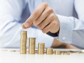 Όλοι μας έχουμε ακούσει από κορυφαίους οικονομολόγους ότι η χρηματοοικονομική κρίση του 2007 ήταν απότοκος της απληστίας, του νεοφιλελευθερισμού, του καπιταλισμού καζίνο και δεν συμμαζεύεται. Άλλοι, πάλι, καταβάλλουν απίθανες προσπάθειες για να μάς πείσουν ότι για όλα τα δεινά του πλανήτη ευθύνεται η παγκοσμιοποίηση –κατά της οποίας σήμερα καταφέρονται και άνθρωποι ωφελημένοι από αυτήν, όπως ο Τζωρτζ Σόρος και ο Αμερικανός πρόεδρος Ντόναλντ Τραμπ. 