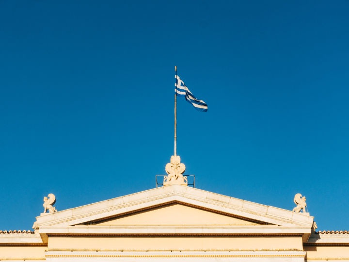 «Κι επειδή τα κενά τα απεχθάνεται η ζωή είναι καιρός να αναδειχθούν από τον χώρο των ΜΜΕ ανεξάρτητες φωνές, που θα ασκούν κριτική προς κάθε κατεύθυνση και δεν θα είναι εξαπτέρυγα των κομμάτων, υποκαθιστώντας τους πολιτικούς και παπαγαλίζοντας τα non papers, είτε του Μαξίμου, είτε της Κουμουνδούρου.»