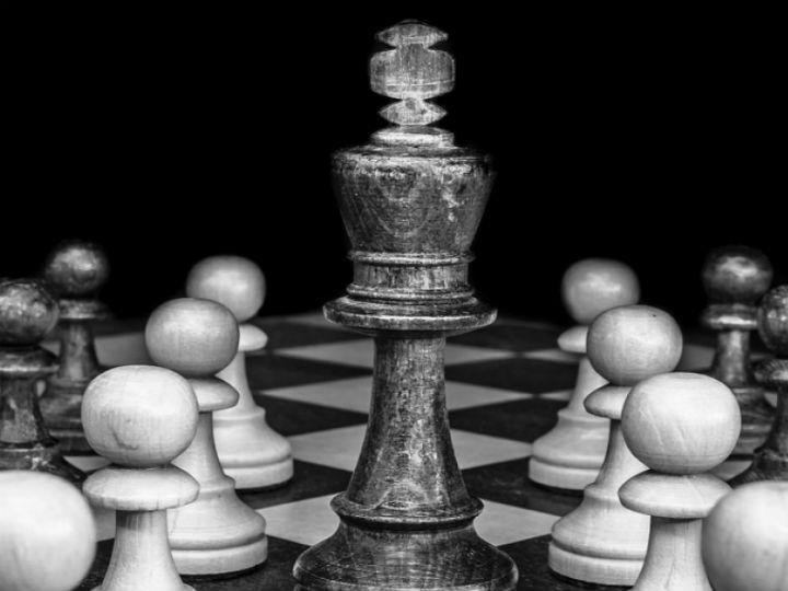 Οι ηγέτες, όταν κατέχουν μια θέση ευθύνης, δεν είναι για τα μικρά ή για τα αυτονόητα, για τα εύκολα, για έργα που μπορούν να κάνουν πολλοί. Είναι για τα δύσκολα, για τα μεγάλα και για τα αδύνατα που τα κάνουν δυνατά.