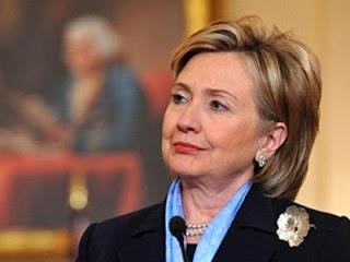 Συνεπώς, στον φιλοευρωπαϊκό κεντροαριστερό χώρο ο Αλ. Τσίπρας είναι μόνος του, αλλά με καλή στήριξη. Υποστηρίζεται θερμότατα από τον αμερικανικό παράγοντα και ιδιαίτερα από το περιβάλλον του Μπιλ και της Χίλαρυ Κλίντον, που ποντάρουν στον αντιγερμανισμό του –χωρίς, βέβαια, να γνωρίζουν με πόση ευκολία το «πουλαίν» τους αλλάζει σακκάκι και «φίλους».