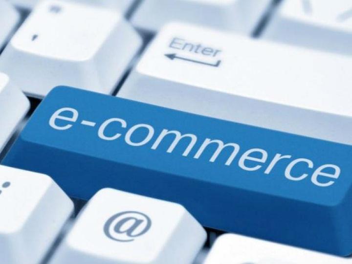 Tο ποσοστό αυτών που πραγματοποιούν τακτικά (από κάποιες φορές την εβδομάδα έως σχεδόν κάθε μέρα) αγορές από ηλεκτρονικά καταστήματα (e- shop) στο Ίντερνετ, είναι υπερ-διπλάσιο τώρα, σε σύγκριση με πριν από την επιδημία του νέου κορωνοϊού (είναι 20% – ήταν 9%) – άλλο 31% αγοράζει κάποιες φορές το μήνα.