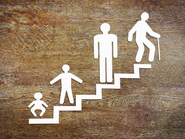 «Κάθε ηλικιακή ομάδα, διακατέχεται από ένα ιδιότυπο ’ρατσισμό’ σε σχέση με τους ’μεγαλύτερούς της’.»