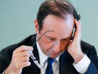 Οι εξελίξεις αυτές είναι πολύ αρνητικές και για την ελληνική κυβέρνηση και ιδιαίτερα για τον πρωθυπουργό, ο οποίος μέσα στο 2017 θα βρεθεί χωρίς κανέναν σύμμαχο στην ευρωζώνη. Κατά συνέπεια, οι περίφημες εξαγγελίες του ότι «θα αλλάξει την Ευρώπη», όχι μόνον πάνε περίπατο αλλά υπάρχει κίνδυνος να έχουν και πρόσθετο δραματικό κόστος για την Ελλάδα. Η πρόβλεψή μας, συνεπώς, ότι είναι πολύ πιθανόν να έχουμε και στην Ελλάδα βουλευτικές εκλογές μέσα στο Μάρτιο, οι οποίες θα γίνουν με λίστα, κάθε άλλο παρά στην σφαίρα της φαντασίας μας βρίσκεται.