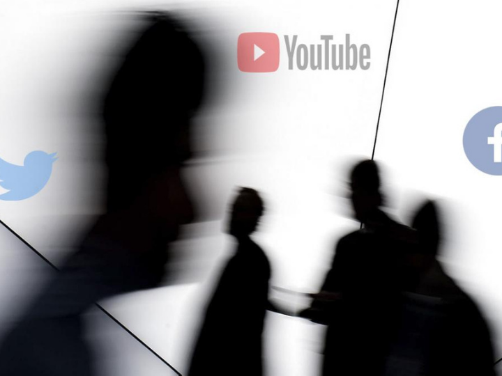 «Πρέπει να εισχωρήσει κανείς στα άδυτα της μικροφυσικής του συναισθήματος ώστε να αποκωδικοποιήσει την επιρροή των επιθυμητικών μηχανών που συναρμολογούνται εντός των social media.»