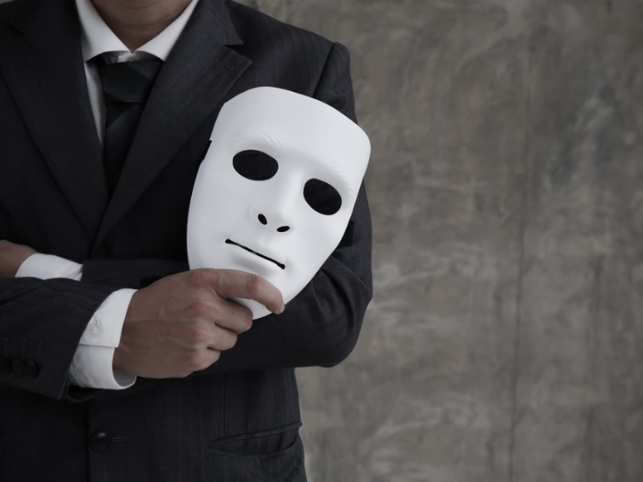 «Οι κοινωνικές αξίες με ηθικό φορτίο, δηλαδή η αξιολόγηση της ανθρώπινης δραστηριότητας με σημείο αναφοράς το ανθρώπινο και το κοινωνικό συμφέρον, όπως οριοθετούνται από τις ανάγκες της συμβίωσης με στόχο ένα βιώσιμο μέλλον για το κοινωνικό σύνολο, δεν αποκτούν περιεχόμενο.»