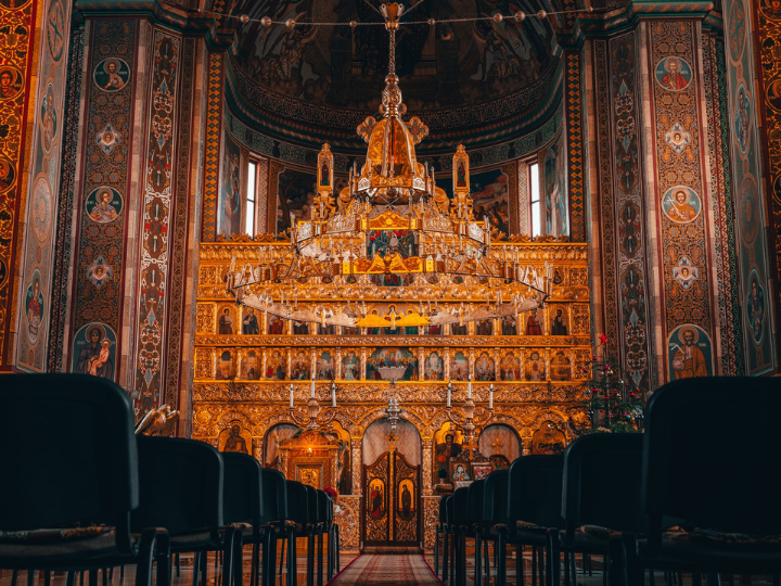 «Επειδή είναι μεγάλη η αξία και η τιμή της  Ιερωσύνης απαιτείται μεγάλη προσοχή και σεβασμός από εκείνους πού επιθυμούν να την λάβουν.»