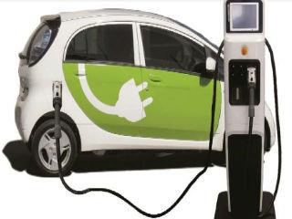 Ένα εξαιρετικό σημείο εστίασης για μια νέα εποχή στην παγκόσμια συνεργασία είναι τα καθαρά, ηλεκτροκίνητα οχήματα. Το κόστος των μπαταριών έχει μειωθεί σχεδόν επτά φορές από το 2011 και η ισοτιμία κόστους με τα αυτοκίνητα με εσωτερική καύση αναμένεται να συμβεί κατά τη διάρκεια της δεκαετίας του 2020. Όλες οι προβλέψεις συμφωνούν: τα ηλεκτρικά οχήματα θα καταλάβουν το μέλλον.