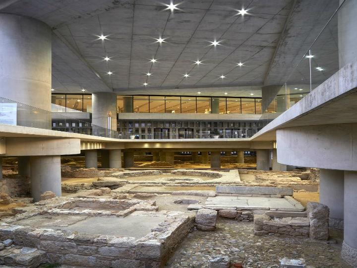«Ένας περίπατος στο Μουσείο με τον αρχαιολόγο» Οι επισκέπτες έχουν τη δυνατότητα να συμμετέχουν σε βραδινούς περιπάτους μέσα στις αίθουσες του Μουσείου με απρόβλεπτους σταθμούς και ποικίλες συζητήσεις με τη συντροφιά ενός αρχαιολόγου.