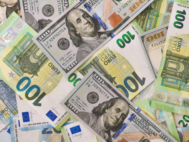 Ο κίνδυνος ύφεσης στην Ευρώπη ως αποτέλεσμα μίας πλήρους και παρατεταμένης διακοπής της διανομής αερίου από τη Ρωσία μοιάζει να απομακρύνεται, καθώς ο φετινός χειμώνας είναι ιδιαίτερα ζεστός και οι τιμές φυσικού αερίου βρίσκονται σε πτωτική τροχιά.