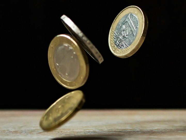 Η έλλειψη ανταγωνιστικότητας και η χαμηλή παραγωγικότητα, είναι τα κύρια προβλήματα της οικονομίας από τα οποία μύρια έπονται.