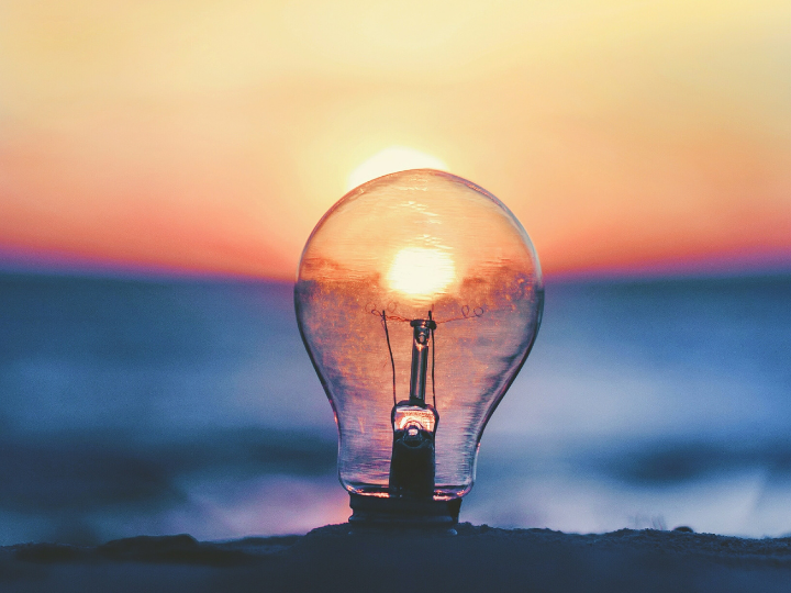 Οι ανοικτοί πολιτικοί και οικονομικοί θεσμοί, η καινοτομία και η ευημερία αποτελούν έναν ενάρετο, ανατροφοδοτούμενο κύκλο.