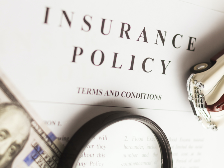 Οι ασφαλιστικές επιχειρήσεις, ανήκουν σε ιδιώτες επενδυτές που, προφανώς και δικαίως, ελπίζουν, όπως όλοι όσοι επενδύουν, η επένδυσή τους να είναι κερδοφόρος.