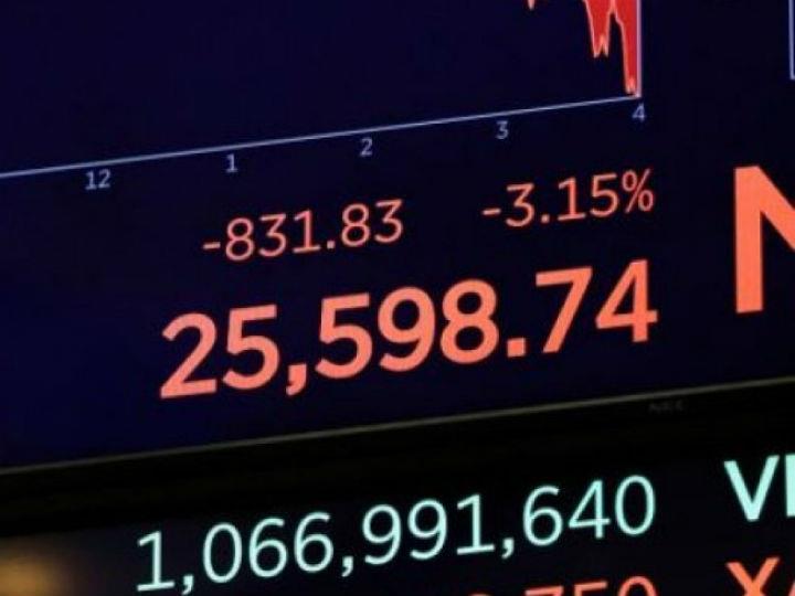 «Η ικανοποιητική συμφωνία που επιτεύχθηκε στο Eurogroup την εβδομάδα που διέρρευσε και που παρέχει πολλά εργαλεία για να στηθούν και πάλι οι πληγείσες οικονομίες, που συνολικά προσεγγίζουν το 1,6 τρίς είναι δάνεια με ιδιαίτερα χαμηλότοκο επιτόκιο, πράγμα που σημαίνει ότι θα αυξηθούν τα χρέη κάθε κράτους μέλους της Ευρωζώνης.»