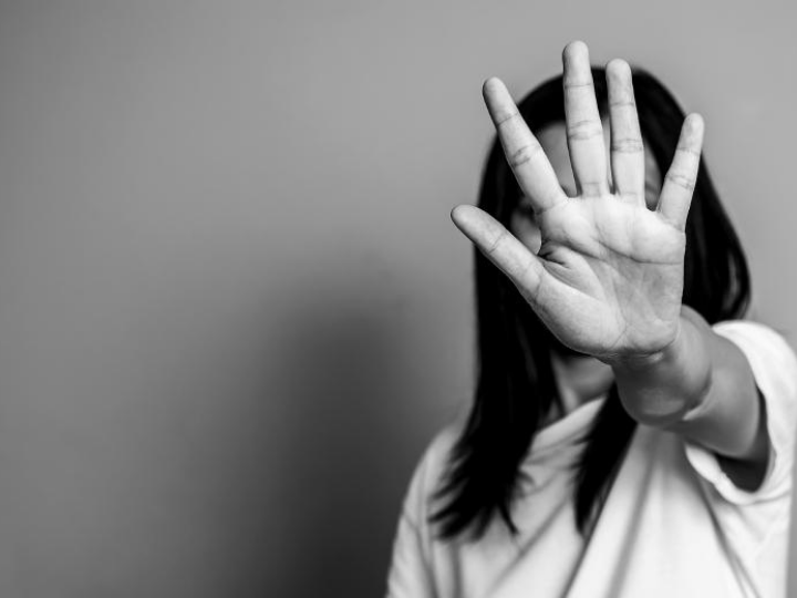 «Η Πρόεδρος της Ευρωπαϊκής Επιτροπής, κ. Ούρσουλα φον ντερ Λάιεν έχει θέσει την καταπολέμηση της έμφυλης βίας μεταξύ των κορυφαίων πολιτικών προτεραιοτήτων της και επιβεβαιώνει τη προσήλωσή της στη νομοθετική πρωτοβουλία που περιλαμβάνεται στην δήλωση προθέσεων για την Κατάσταση της Ένωσης το 2020.»