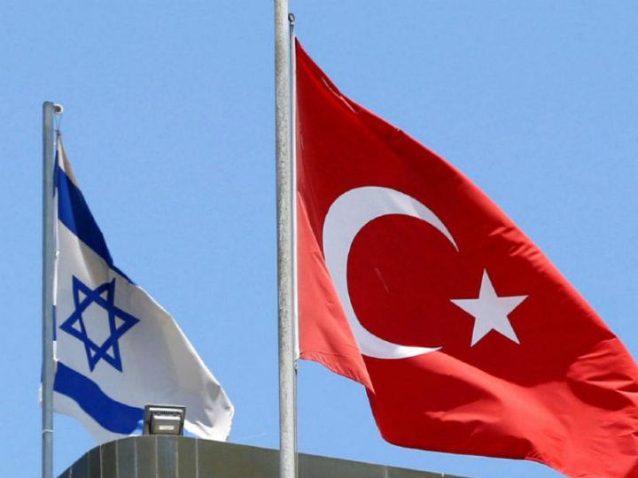 Ο Νταίηβιντ Γκαρντνερ, αρθρογράφος των «Φαίνανσιαλ Ταϊμς», σε κύριο άρθρο του επισημαίνει ότι «ο εριστικός πρόεδρος της Τουρκίας μοιάζει να είναι ασταμάτητος… αλλά αυτή η ορμή του είναι καλή μόνον για εσωτερική κατανάλωση». 