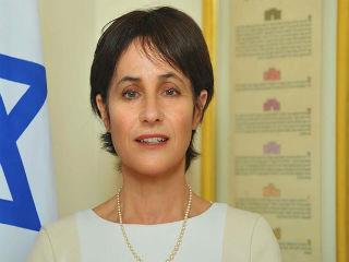 Πολιτικά και πρακτικά, η Ιερουσαλήμ αποτελεί το κέντρο της Ισραηλινής Κυβέρνησης, στεγάζοντας όλους του θεσμούς της, όπως είναι η Κνέσετ (Κοινοβούλιο), τα Γραφεία του Πρωθυπουργού, του Προέδρου, κα. Όλοι οι ξένοι ηγέτες που επισκέπτονται το Ισραήλ γίνονται δεκτοί στην Ιερουσαλήμ. Υπάρχει ήδη μια de facto αναγνώριση της Ιερουσαλήμ ως πρωτεύουσα του Ισραήλ.