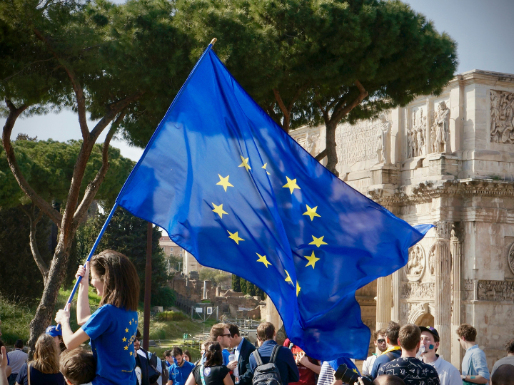 Σήμερα όμως, λίγους μήνες πριν τις ευρωπαϊκές εκλογές του Ιουνίου τι έχουμε; Βασικά τις ίδιες διαπιστώσεις και ανησυχίες (και μάλλον χειρότερες) από αυτές πριν τις προηγούμενες ευρωεκλογές του 2019. 