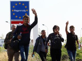 Οι ευρωβουλευτές ακόμη επικαλούνται «έγγραφο του Ευρωπαϊκού Συμβουλίου για τους Πρόσφυγες και τους Εξορισθέντες (ECRE), με τίτλο ‘Μετεγκατάσταση χωρίς Αναβολή’», για να υπενθυμίσουν ότι «η πολιτική και νομική αντίρρηση στη μετεγκατάσταση των αιτούντων διεθνή προστασία περιλαμβάνει επίσης τις «απαγορευτικές προτιμήσεις που εκφράζουν ορισμένα κράτη μέλη, και που οδηγούν σε σοβαρές καθυστερήσεις στην υπόδειξη των τόπων μετεγκατάστασης, καθώς και την μη παροχή βοήθειας προς την Ιταλία και την Ελλάδα».