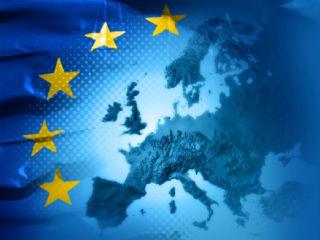 Η ενότητα της Ε.Ε δοκιμάζεται και στις ευρωατλαντικές σχέσεις και με αφορμή το πρόσφατο συνέδριο του Μονάχου για τη διεθνή ασφάλεια, (που μάλλον για ανασφάλεια πρόκειται) Αμερική και ΕΕ διασταύρωσαν τα ξίφη τους κυρίως για το θέμα της μη ομόφωνης στήριξης της αντιπολίτευσης στη Βενεζουέλα κάτι που προσπάθησαν να επιβάλλουν οι αμερικανοί χωρίς αποτέλεσμα, των ρωσικών αγωγών (Nord Stream2) που θα μεταφέρουν φυσικό αέριο στην ΕΕ, των κυρώσεων στο Ιράν λόγω του πυρηνικού του προγράμματος και της προσπάθειας των ευρωπαίων να παρακάμψουν τις κυρώσεις των ΗΠΑ και φυσικά τους δασμούς Τραμπ σε ευρωπαϊκά αυτοκίνητα και χάλυβα.