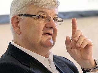 Σε αυτό το σημείο η Ευρώπη, παρατηρώντας μία έξοδο βιβλικών διαστάσεων, δεν μπορούσε πλέον να αγνοήσει την πρόκληση και τις συνέπειες της κρίσης. Η Ευρώπη τώρα ήρθε αντιμέτωπη με την σκληρή πραγματικότητα που φαινόταν τόσο μακρινή.