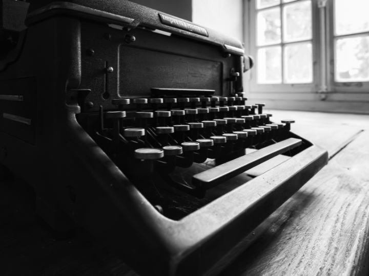 O Χρήστος Λαμπράκης έγινε ο πρώτος εκδότης στην Ελλάδα που πέρασε τα έντυπά του στην ηλεκτρονική ενημέρωση και δύο χρόνια αργότερα δημιούργησε το in.gr, που αποτέλεσε έναν ιστότοπο – τομή για την ηλεκτρονική δημοσιογραφία στην Ελλάδα.