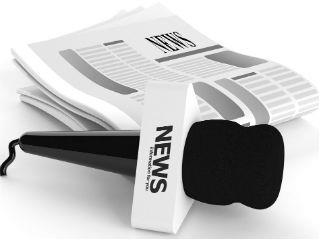 Η ελληνική δημοσιογραφία πάσχει εκ γενετής, αλλά η κατάστασή της επιδεινώθηκε από την μεταπολίτευση και μετά. Από το 1974, ο λαϊκισμός άρχισε να προσλαμβάνει απίθανες διαστάσεις, για να εξελιχθεί σε παλιρροϊκό κύμα την δεκαετία του 1980. Συνδυάζοντας εκβιασμούς, εθνοκαπηλεία, «προστασία» επιχειρήσεων και άλλα πολλά, δημοσιογράφοι, εκδότες της νύχτας, καναλάρχες αγνώστων λοιπών στοιχείων και αρπακολατζήδες του κοινού ποινικού δικαίου εισέβαλαν στο επικοινωνιακό τοπίο και κυριολεκτικά το διέλυσαν.