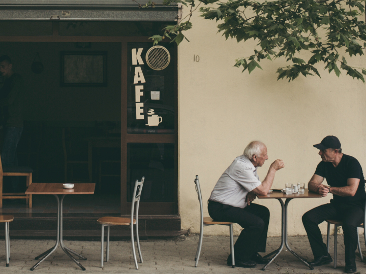 «Είτε ψηφίζει είτε ψωνίζει είτε σχολιάζει στο καφενείο, ο Έλληνας δεν εστιάζει στις εσφαλμένες προβλέψεις του και καταλήγει να υποεκτιμά την δεδομένη αβεβαιότητα.»