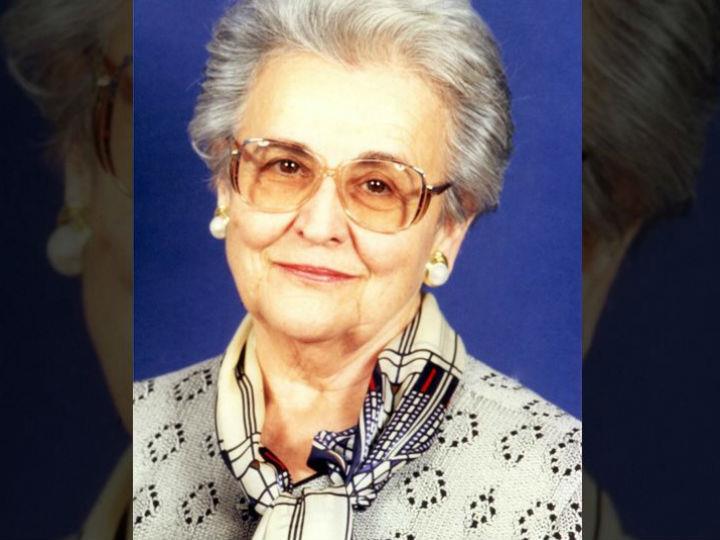 «Για πρώτη φορά άκουγα μια εκπρόσωπο της ελληνικής βιομηχανίας να κάνει λόγο για τη διαφορά μεταξύ «έχειν» και «είναι», και να υπογραμμίζει ότι χρέος του συνειδητού επιχειρηματία είναι να φροντίζει σε μια κοινωνία η παραγωγή οικονομικού κεφαλαίου να συμβαδίζει με τον σχηματισμό και αντίστοιχου ηθικού κεφαλαίου.»