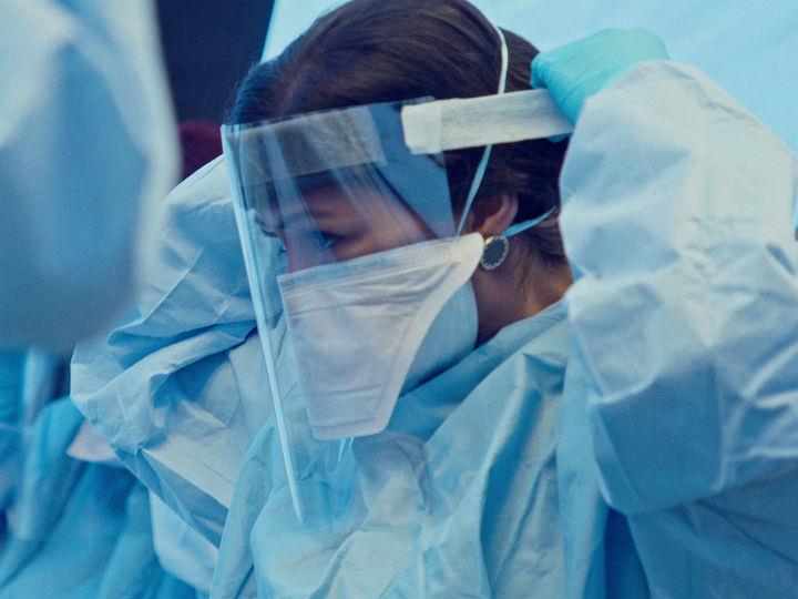 «Η υγειονομική κρίση που βιώνει ο πλανήτης έχει ως έμμεση συνέπεια τον πολλαπλασιασμό των βιβλίων, κυρίως οικονομικών, που γράφονται συχνά βιαστικά και χρησιμοποιούν τον Covid και τις πολιτικές αντιδράσεις που προκάλεσε για να αναπτύξουν λίγο πολύ παράδοξες θεωρίες.»